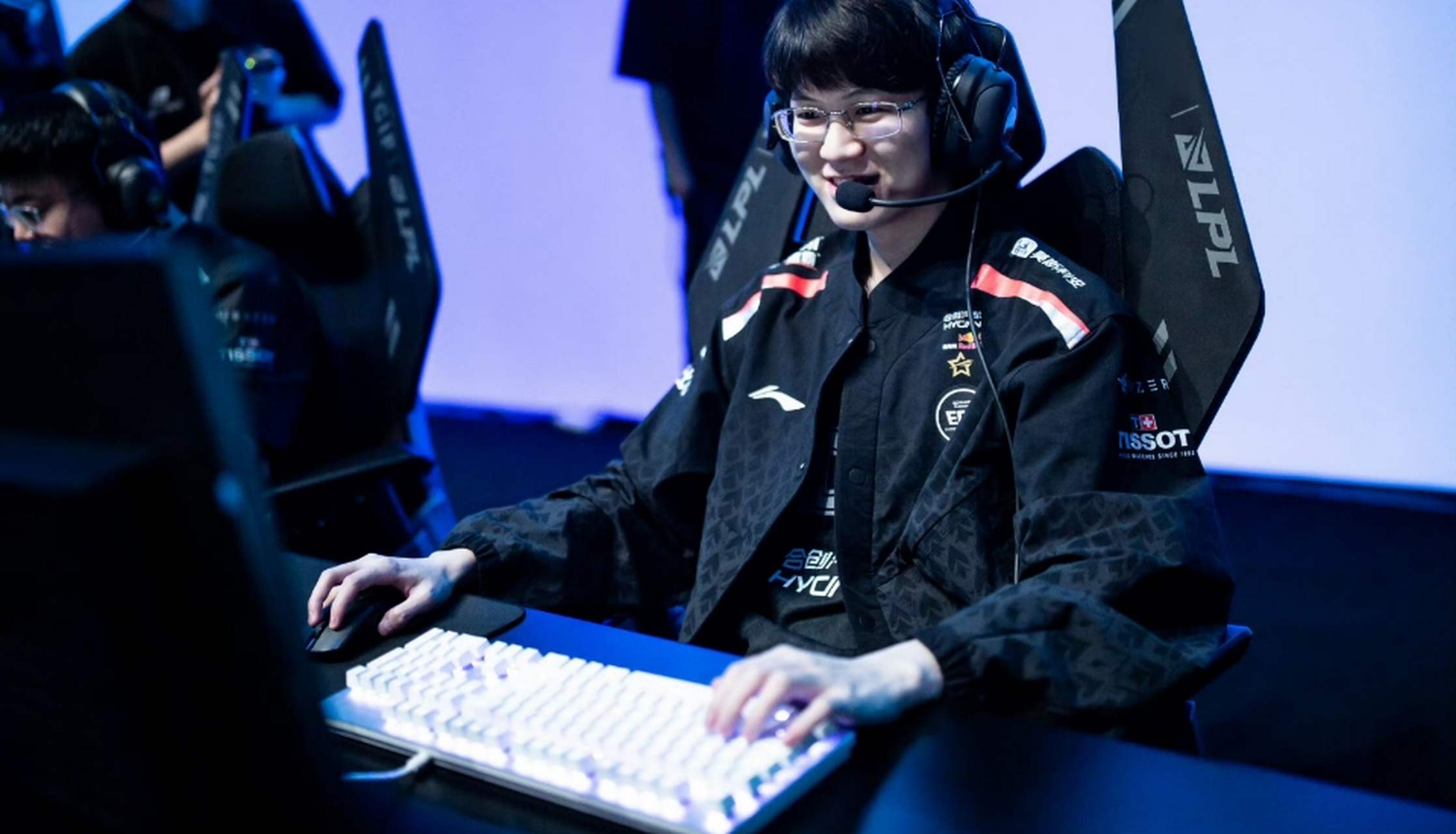 九游体育-Doinb回归赛场，精彩发挥首场状态亮眼，RNG观众沸腾！的简单介绍